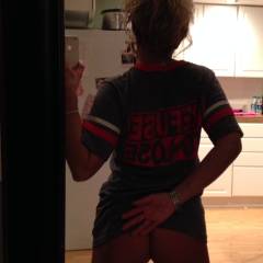 My girlfriend's ass - Wine Girl