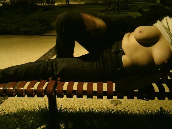 Pic #1 Medium tits of my wife - Agua
