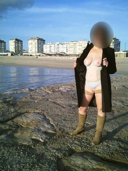 Pic #1 Medium tits of my wife - Agua