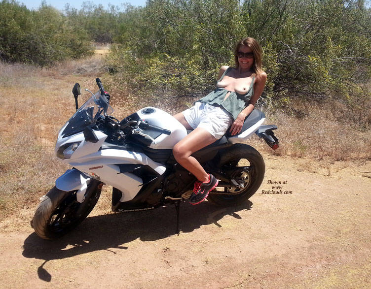 Pic #1Fun In The Sun - Big Tits, Outdoors