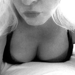 Pic #1Hot Philly Milf Showing Her Assets