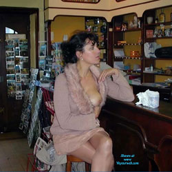 Pic #1 Petite Halte au Bistrot - Brunette, Flashing, Public Exhibitionist, Public Place