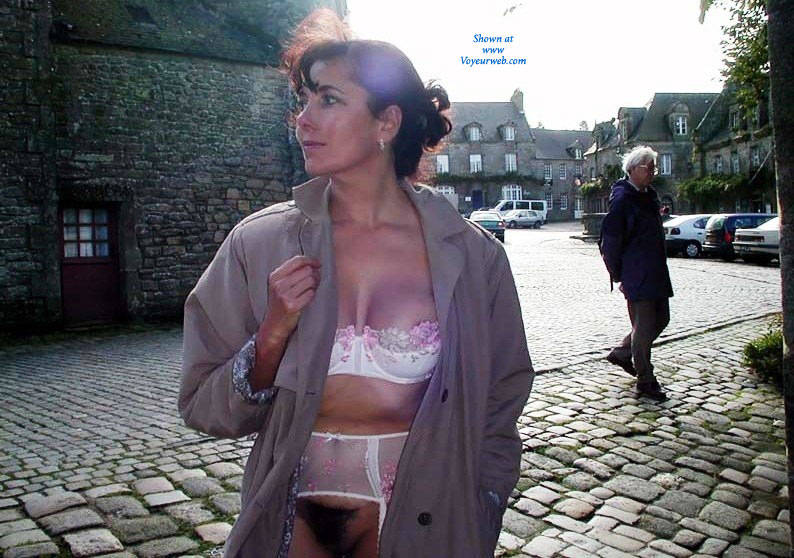 Pic #1Dans la Rue - Brunette, Flashing, Lingerie, Public Exhibitionist, Public Place, Bush Or Hairy