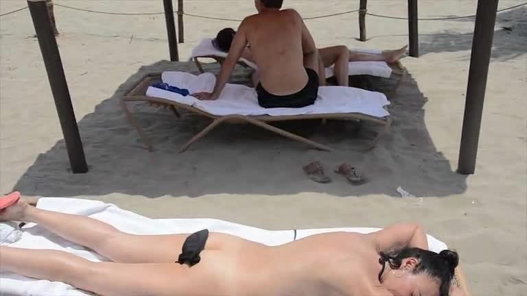 Pic #1Exhibitionist - Beach, Brunette, Wife/wives