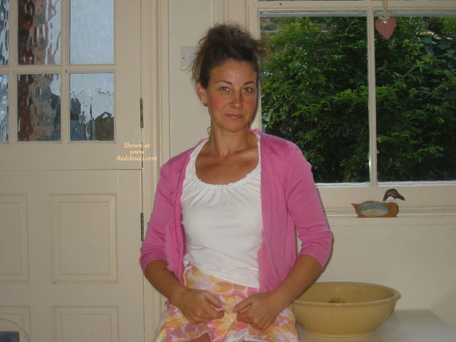 Pic #1Poppy Bares All In Her Kitchen