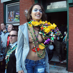 Pic #1Girls Attracting Attention