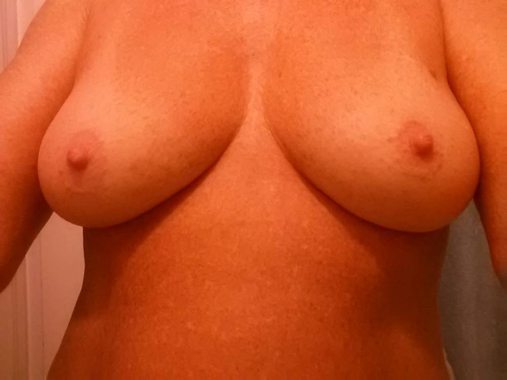 Pic #1 Medium tits of my wife - my wife 