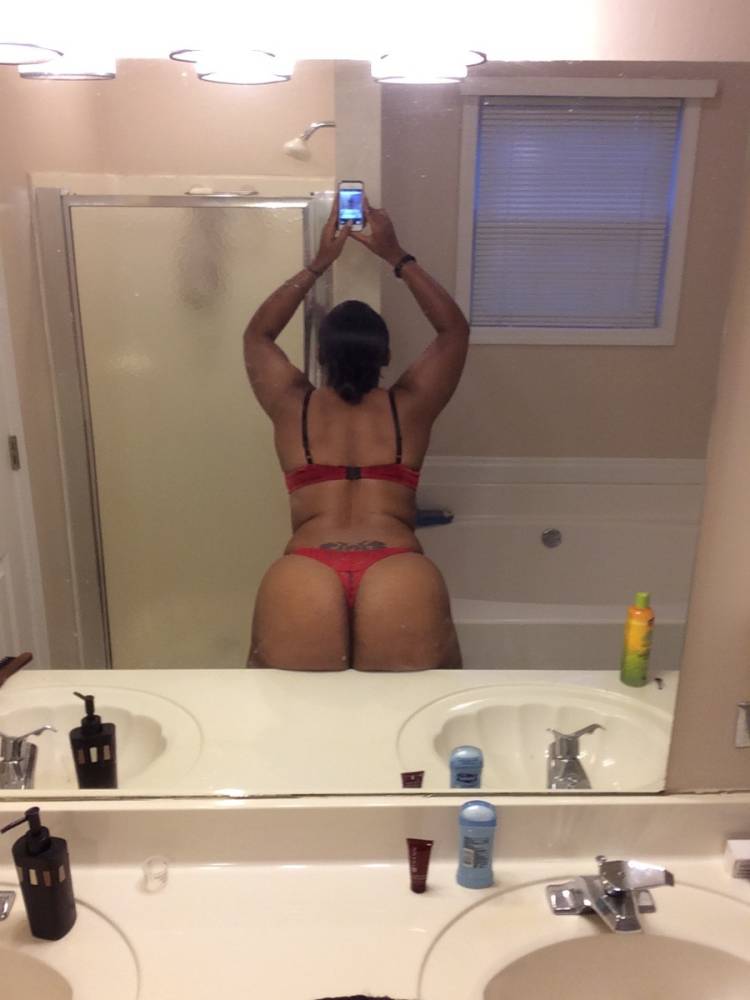 Pic #1 My wife's ass - bubblebutt