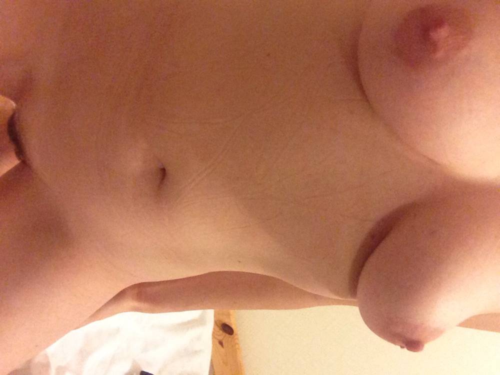 Pic #1 Medium tits of my girlfriend - Joilili2