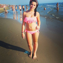 Pic #1Friend - Bikini Voyeur, Brunette