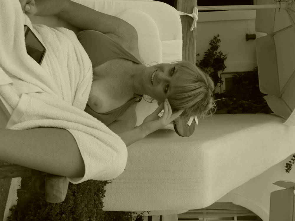 Pic #1 Medium tits of my wife - Cristina