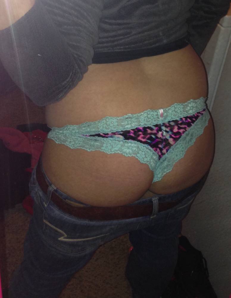 Pic #1 My girlfriend's ass - Sweet ass