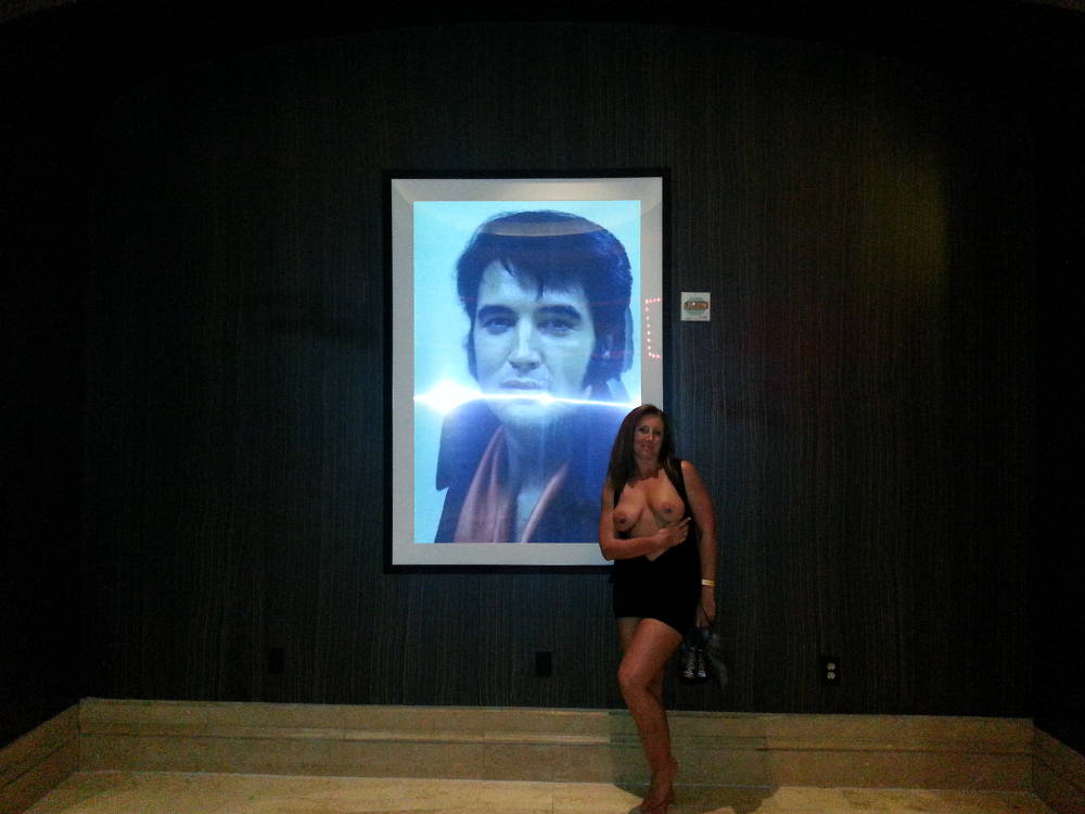 Pic #1 Large tits of my wife - archgrl