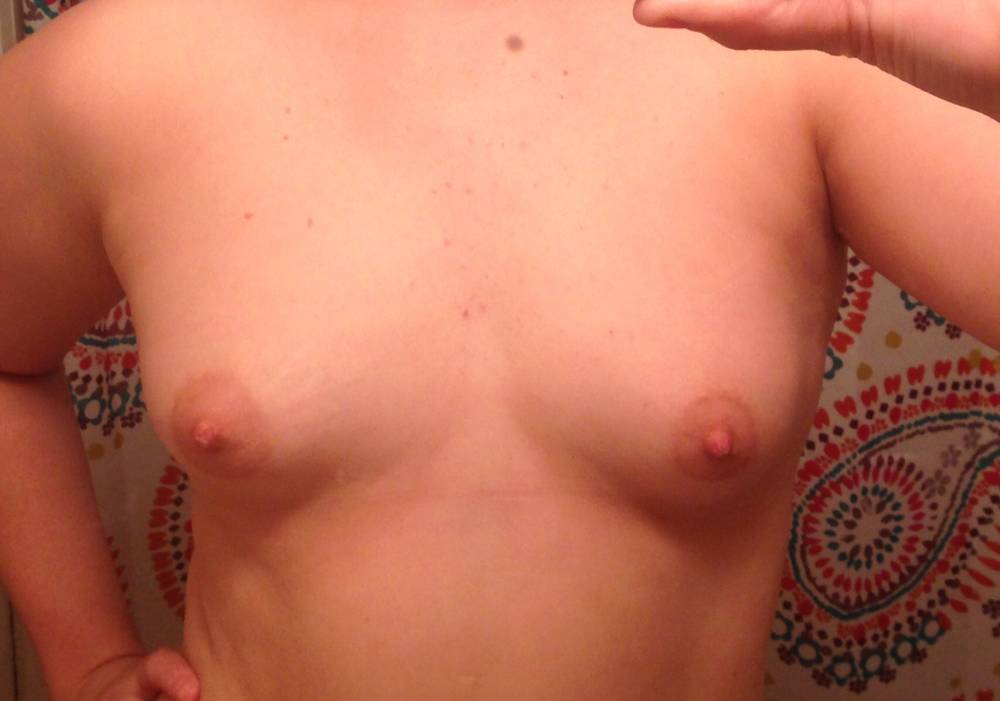Pic #1 Very small tits of my girlfriend - southernbelle