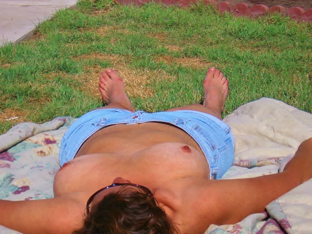 Pic #1 My large tits - backyardgirl