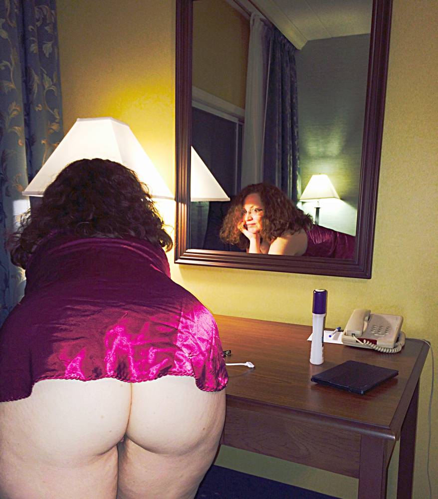 Pic #1 My wife's ass - Realred