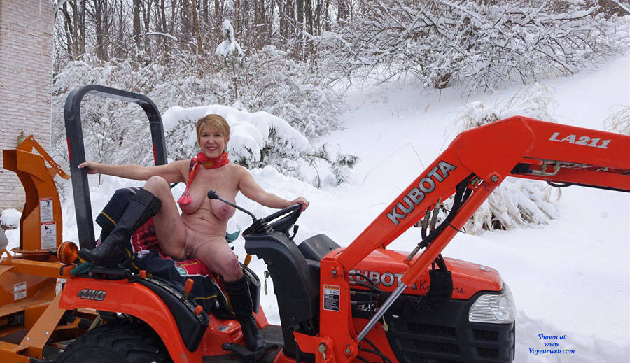 Pic #1Good Wife Plows The Snow In The Nude - Mature, Big Tits, Wife/wives