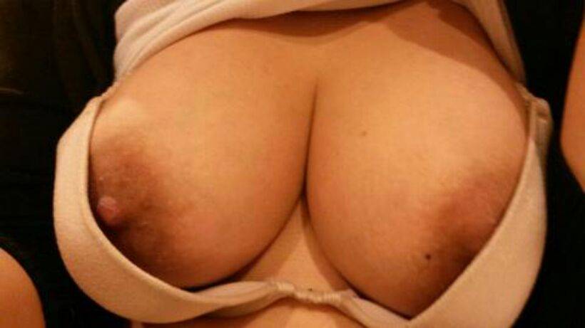 Pic #1 Medium tits of my wife - mysexywifey 