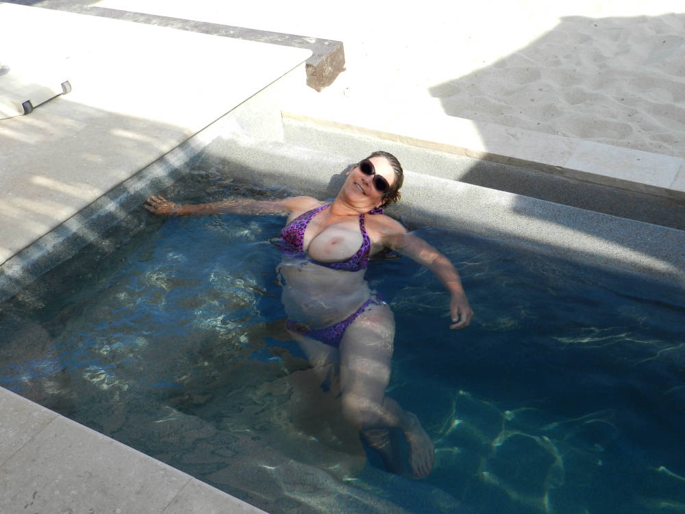 Pic #1 Large tits of my wife - Speedy