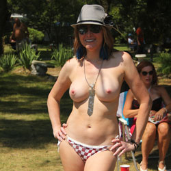 Pic #1Women In The Audience - Big Tits