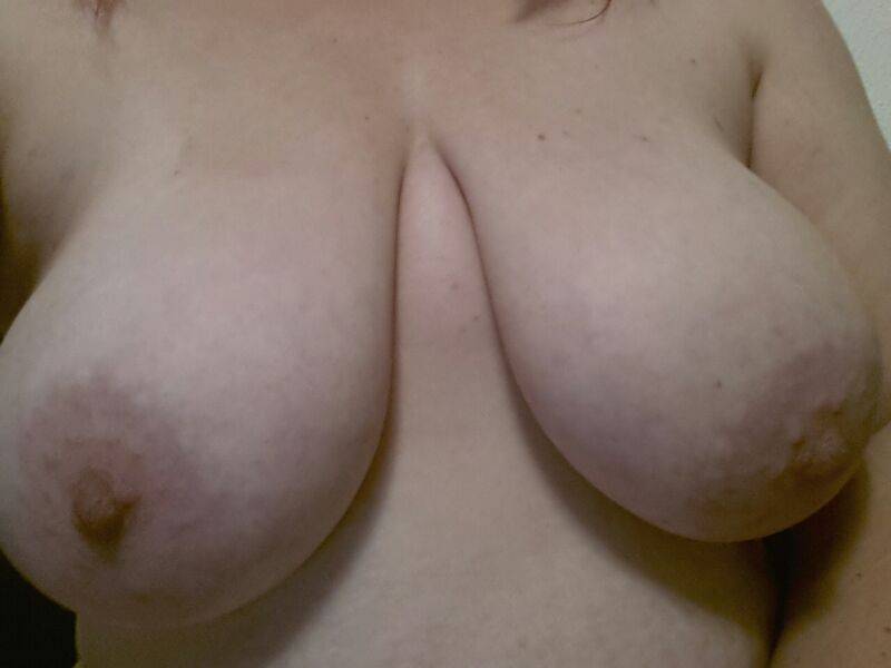 Pic #1 Large tits of a neighbor - inga