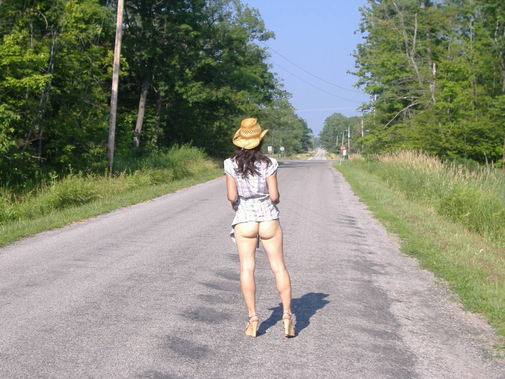 Pic #1 My girlfriend's ass - Bella