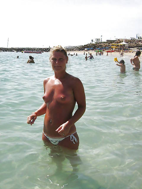 Pic #1 Very small tits of a co-worker - topless uk girl