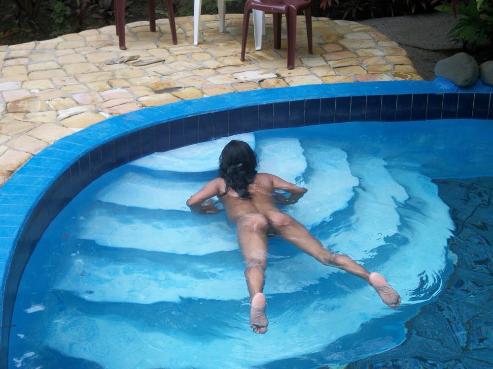 Pic #1 My wife's ass - Rosa