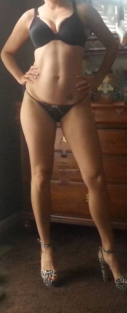 Pic #1 Large tits of my wife - Lisa