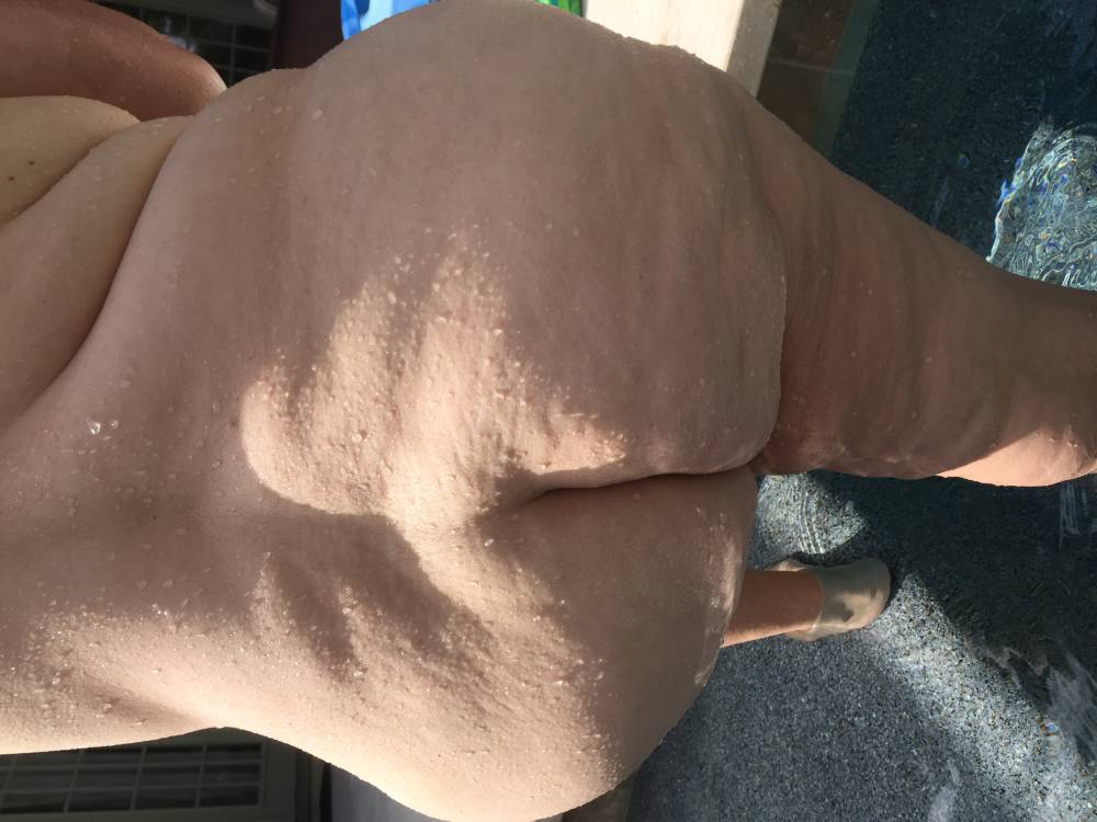 Pic #1 My wife's ass - lisaa