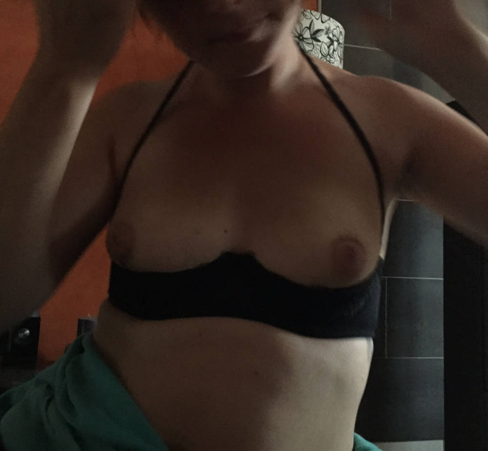 Pic #1 Small tits of my wife - Natty
