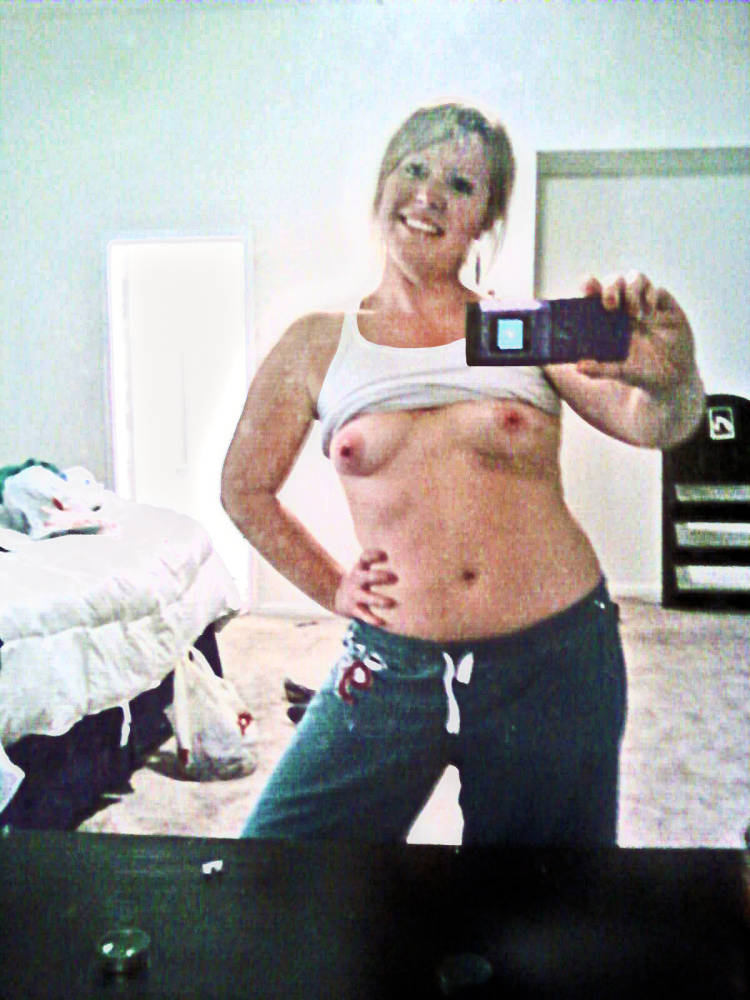 Pic #1 Small tits of my girlfriend - Debra 