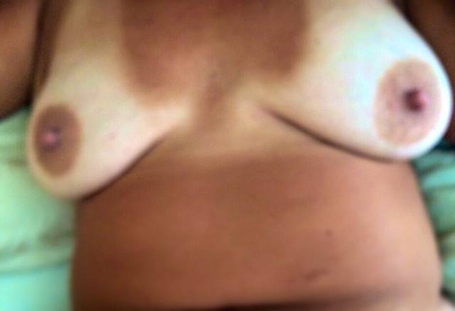 Pic #1 Medium tits of my wife - cincy_girl