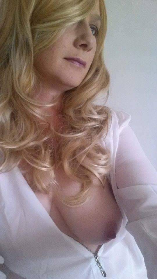 Pic #1 My medium tits - kelly 