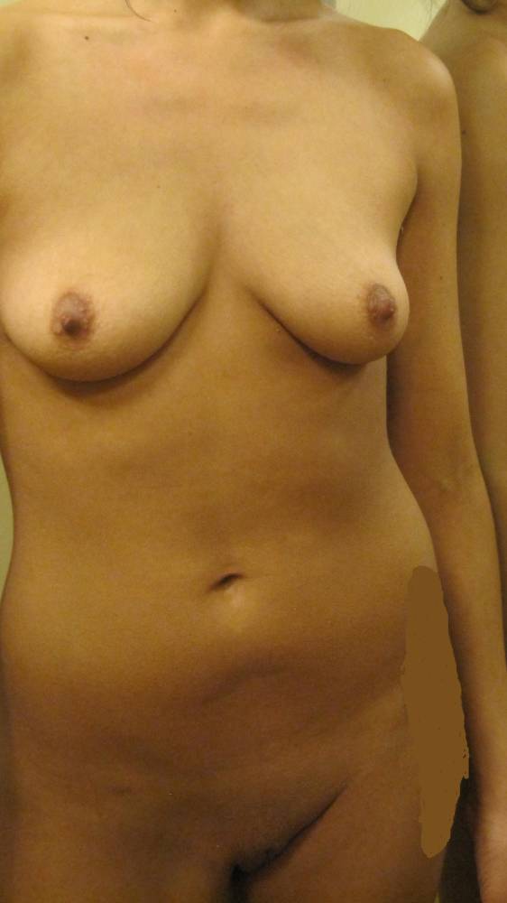 Pic #1 Medium tits of a neighbor - sarah