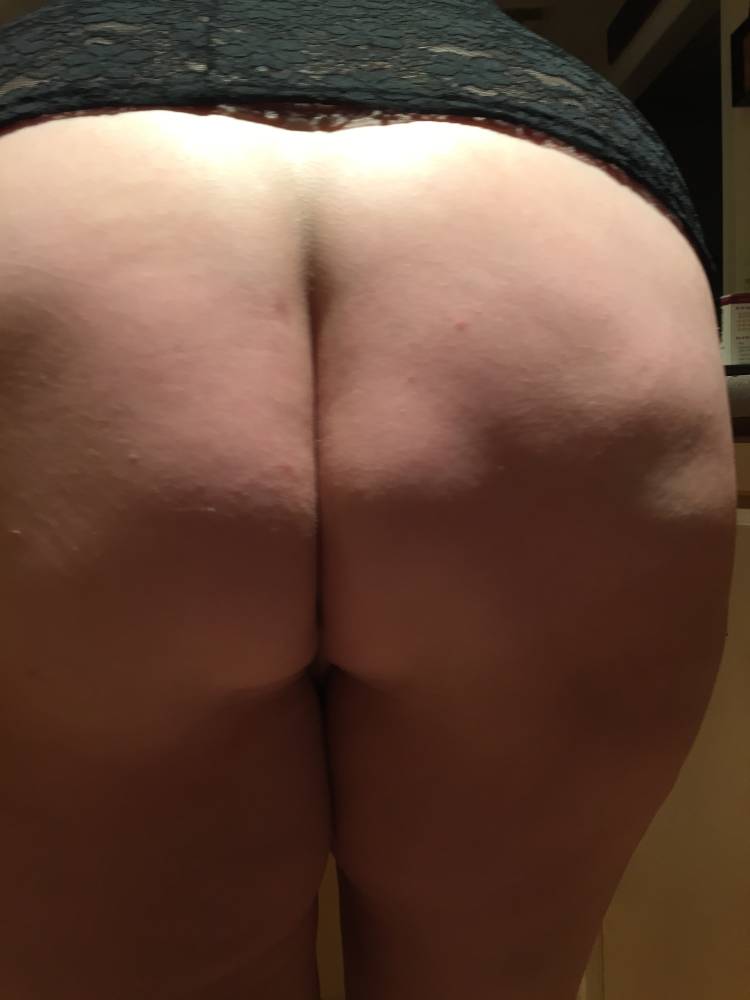 Pic #1 My wife's ass - Kimberly