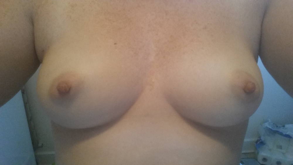 Pic #1 Medium tits of my girlfriend - Sassygal