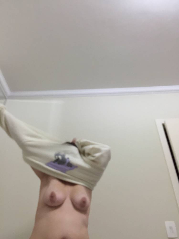 Pic #1 Medium tits of my wife - Claudia 