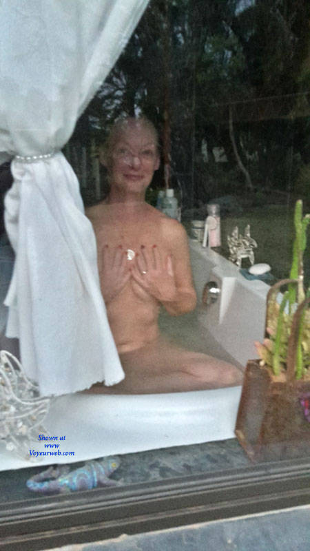 Pic #1Bathtime - Big Tits, Wife/wives