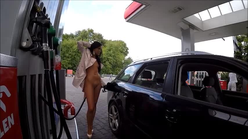 Pic #1Joanna - Naked Day - Brunette, Flashing, High Heels Amateurs, Public Exhibitionist, Public Place, Shaved