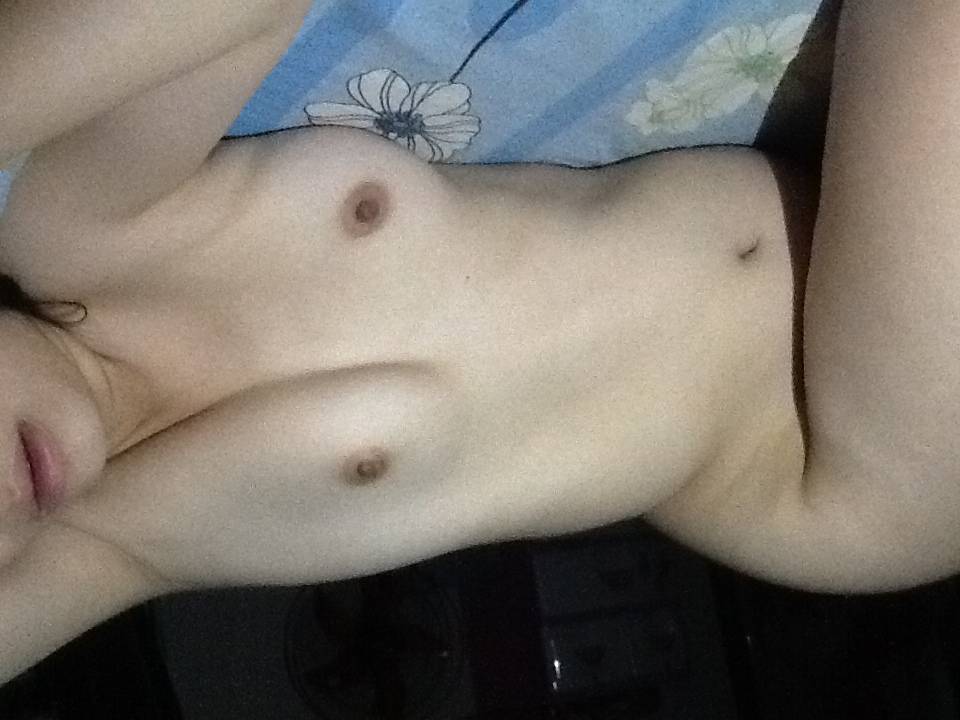 Pic #1 My very small tits - Linh