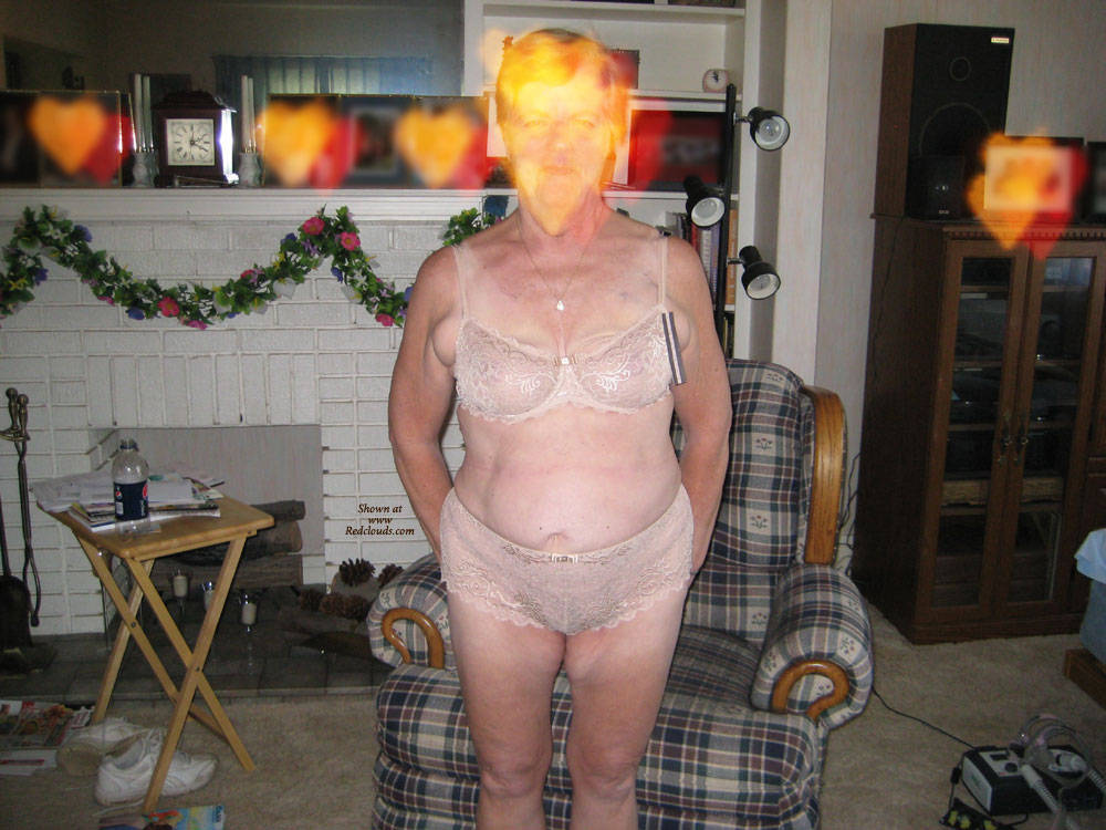 Pic #1House Sittin' - Bush Or Hairy