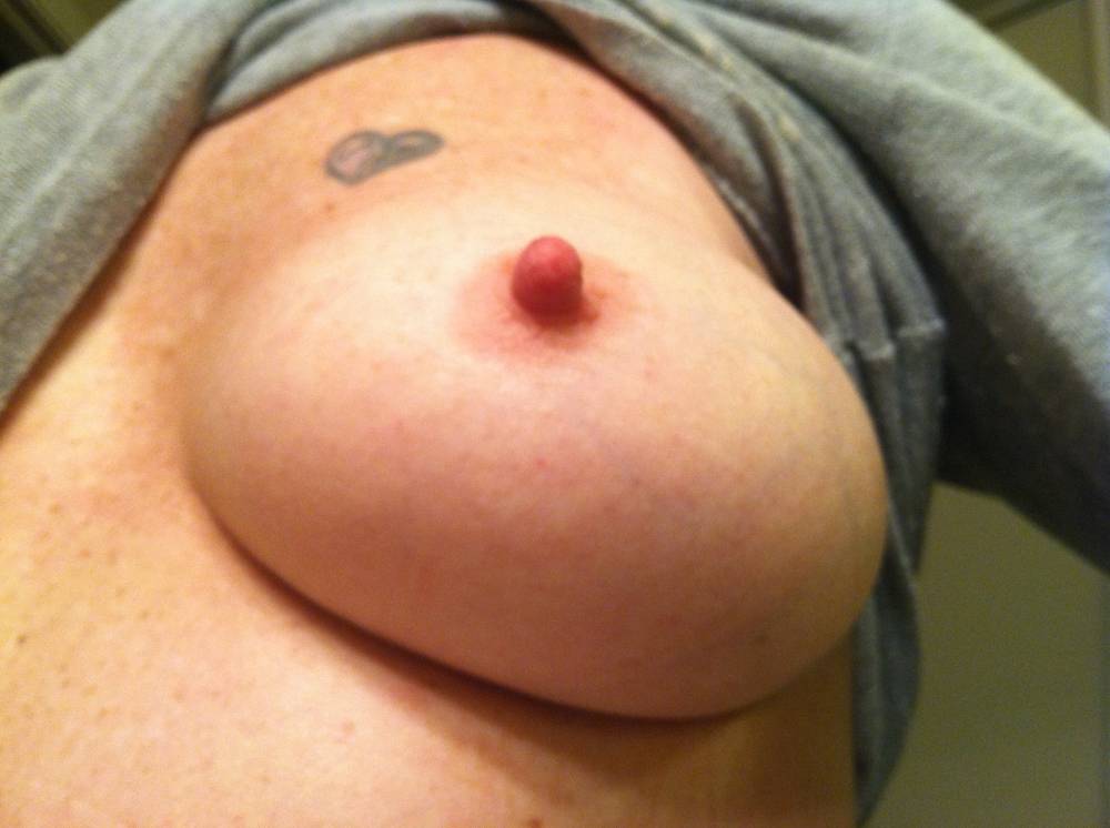 Pic #1 Medium tits of a neighbor - Jack 