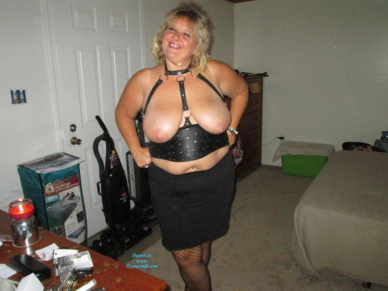 Pic #1 K Loves To Show Off Her Sexy Body - Big Tits, Blonde, High Heels Amateurs, Lingerie