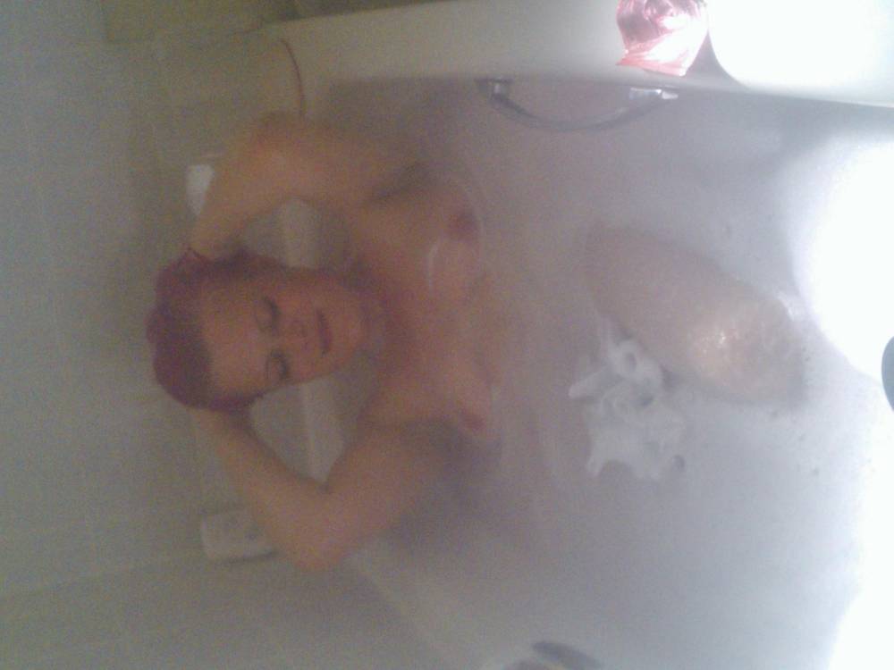 Pic #1 Medium tits of my girlfriend - Kelly 