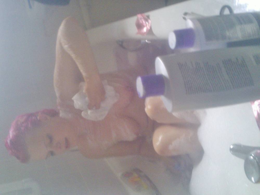 Pic #1 Medium tits of my girlfriend - Kelly 