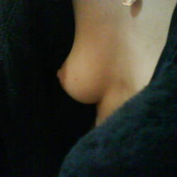 Medium tits of my room mate - Liza