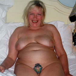 Pic #1 UkSlutSusan - Big Tits, Shaved, Tattoos