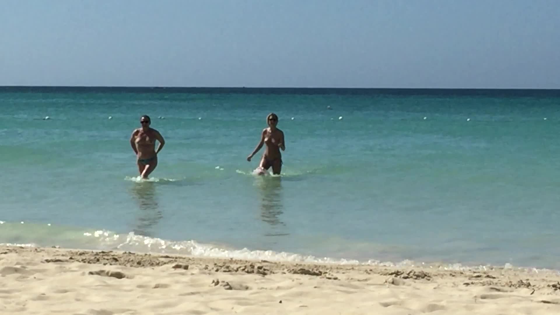 Pic #1Seven Mile Beach - Beach Voyeur, Big Tits