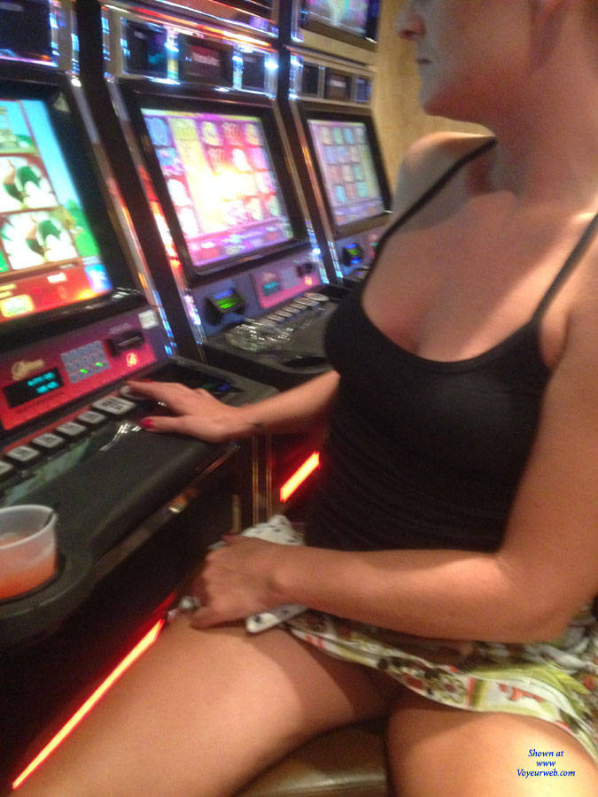 Pic #1Not Dining But How Bout Gambling - Flashing, Public Place